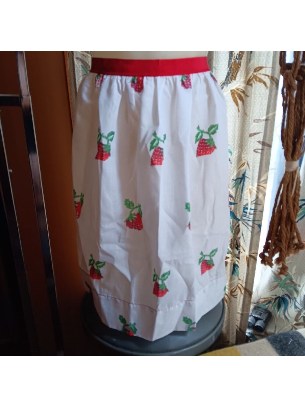 True Vintage 1950's Kitchen Apron Strawberry Print Trad Mom
